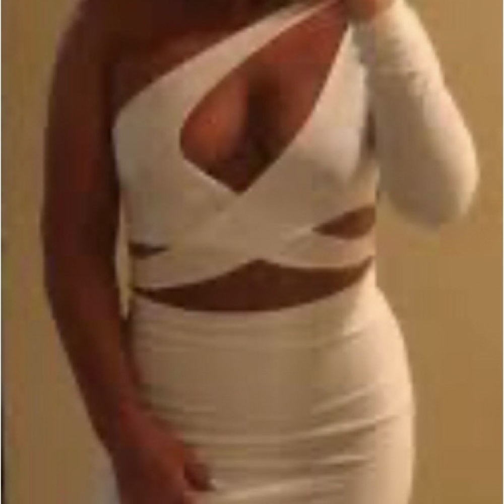 Prettylittlething Chic Plus Size One-Shoulder Whi… - image 5